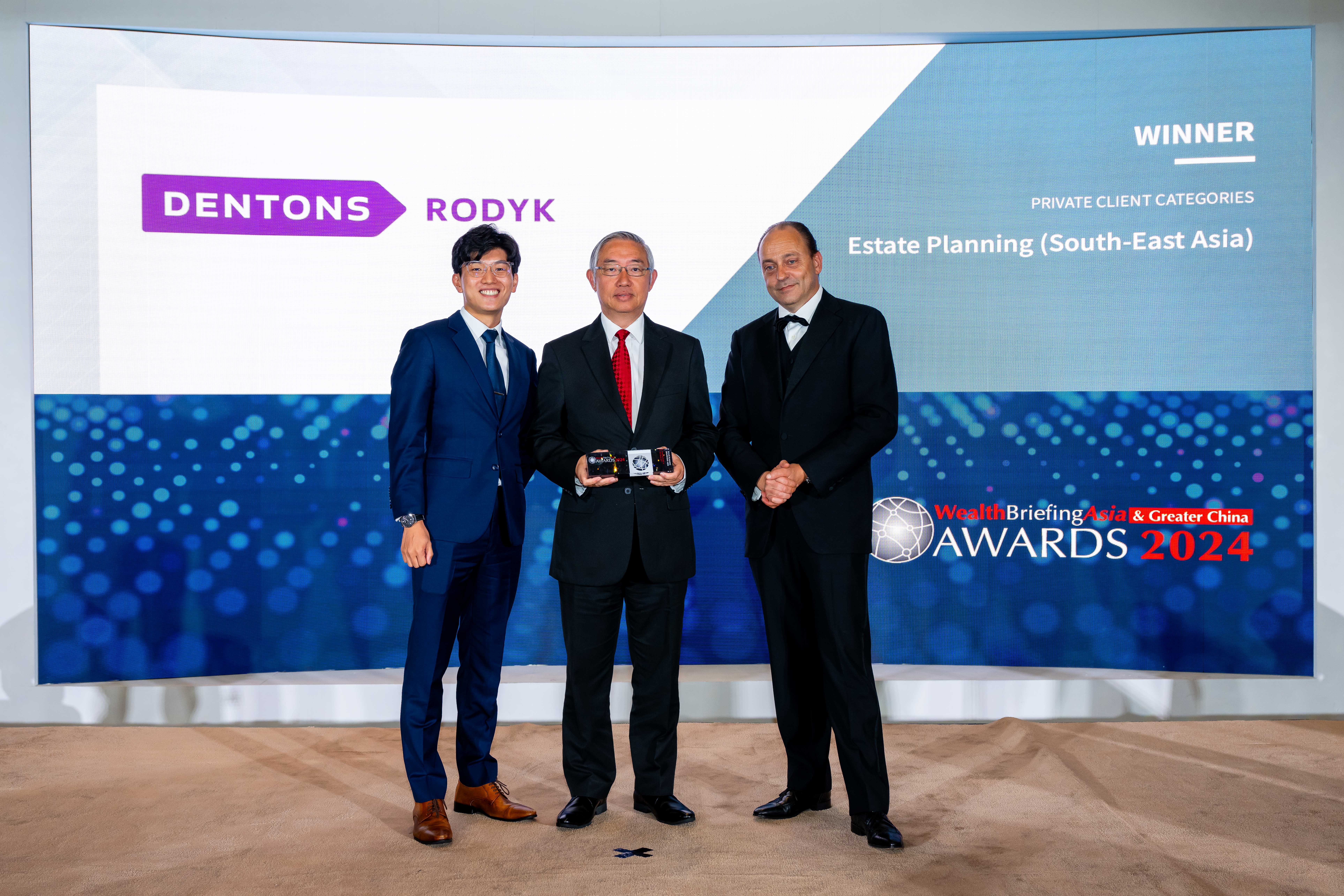 Senior Partner Edmund Leow, SC and Associate Cho Joo Sam receive the Estate Planning (South-East Asia) award on behalf of the firm
