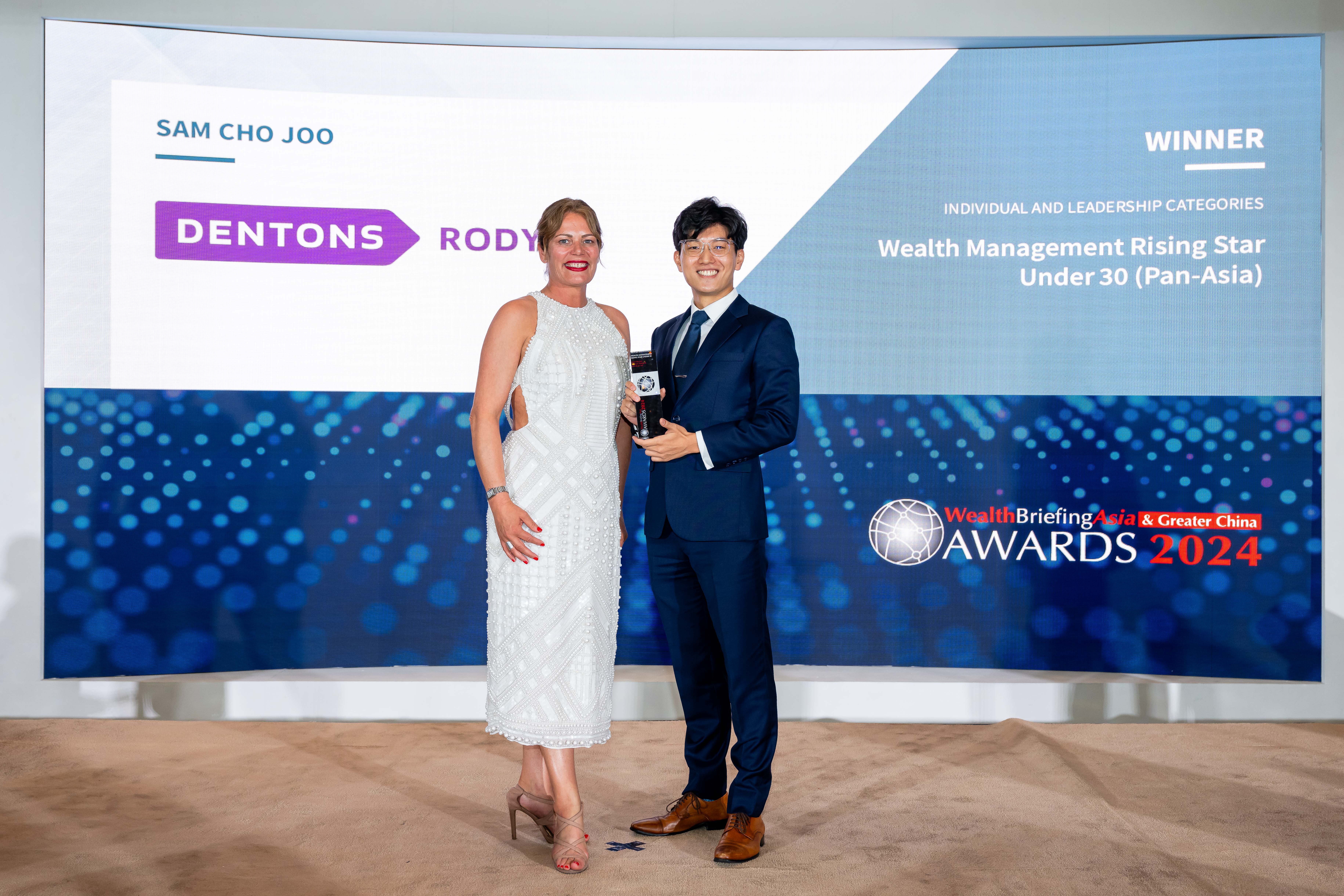 Associate Cho Joo Sam receives the Wealth Management Rising Star Under 30 (Pan-Asia) Award